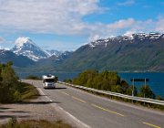 E6 langs fjord Lyngen  (c) Henk Melenhorst