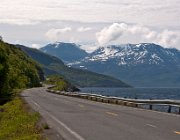 E6 langs fjord Lyngen  (c) Henk Melenhorst